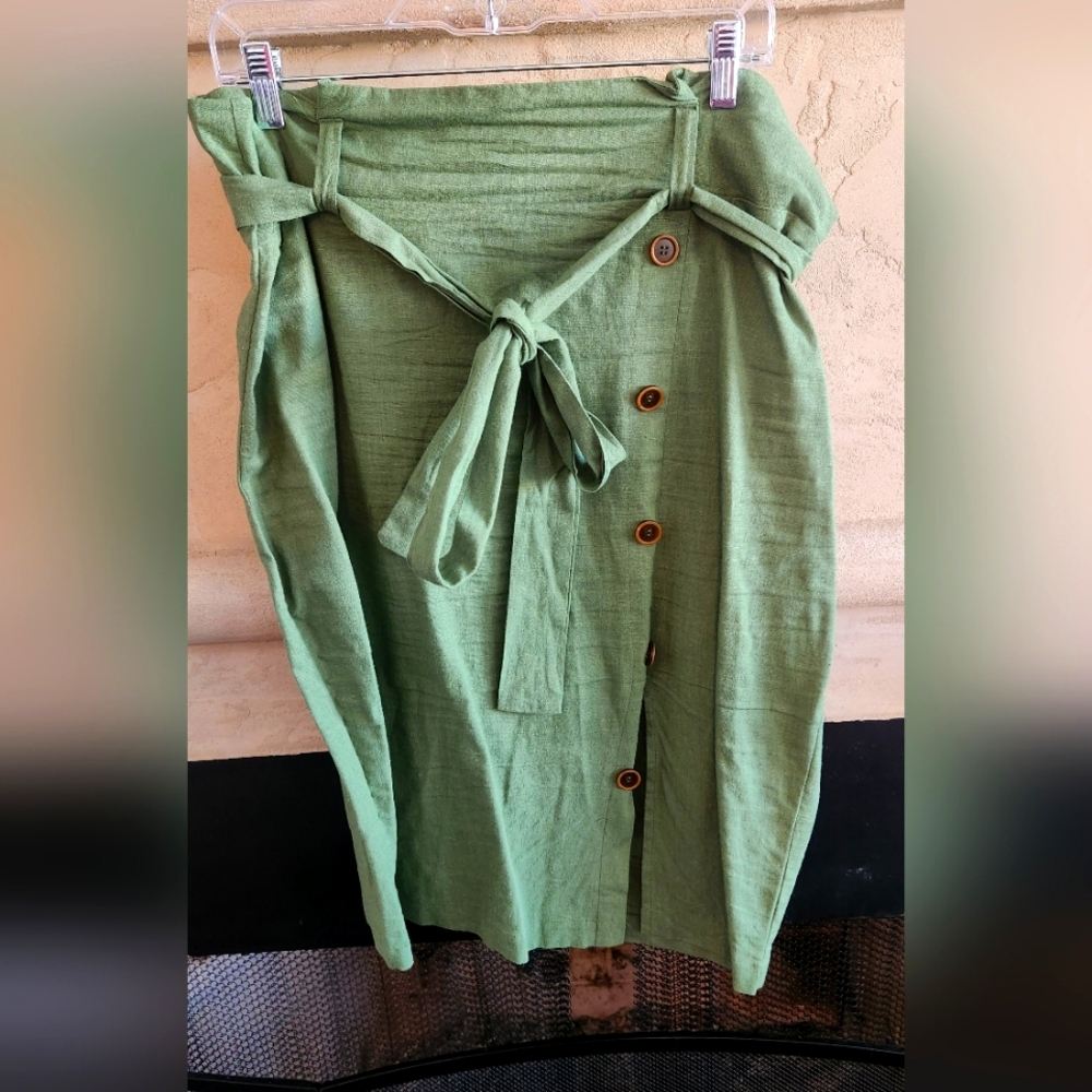 Green New York & Company skirt, size XL
